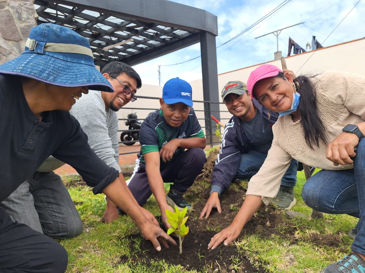 EL GAD PARROQUIAL PICAIHUA Y EL GOBIERNO PROVINCIAL DE TUNGURAHUA EMBELLECEN EL CASERÍO SAN JUAN